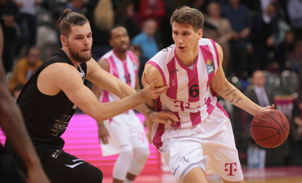 却在场边热 却在场边热