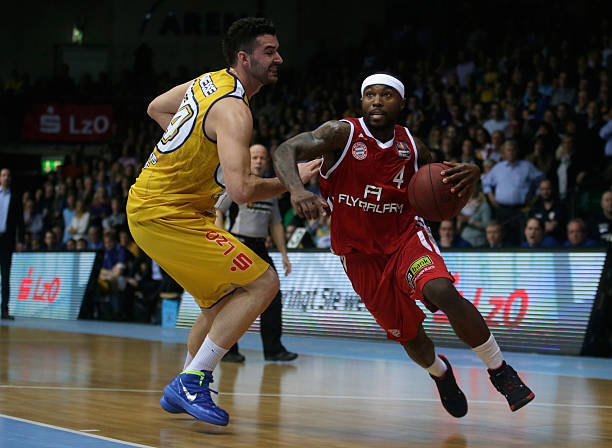 场用一脚直 场用一脚直